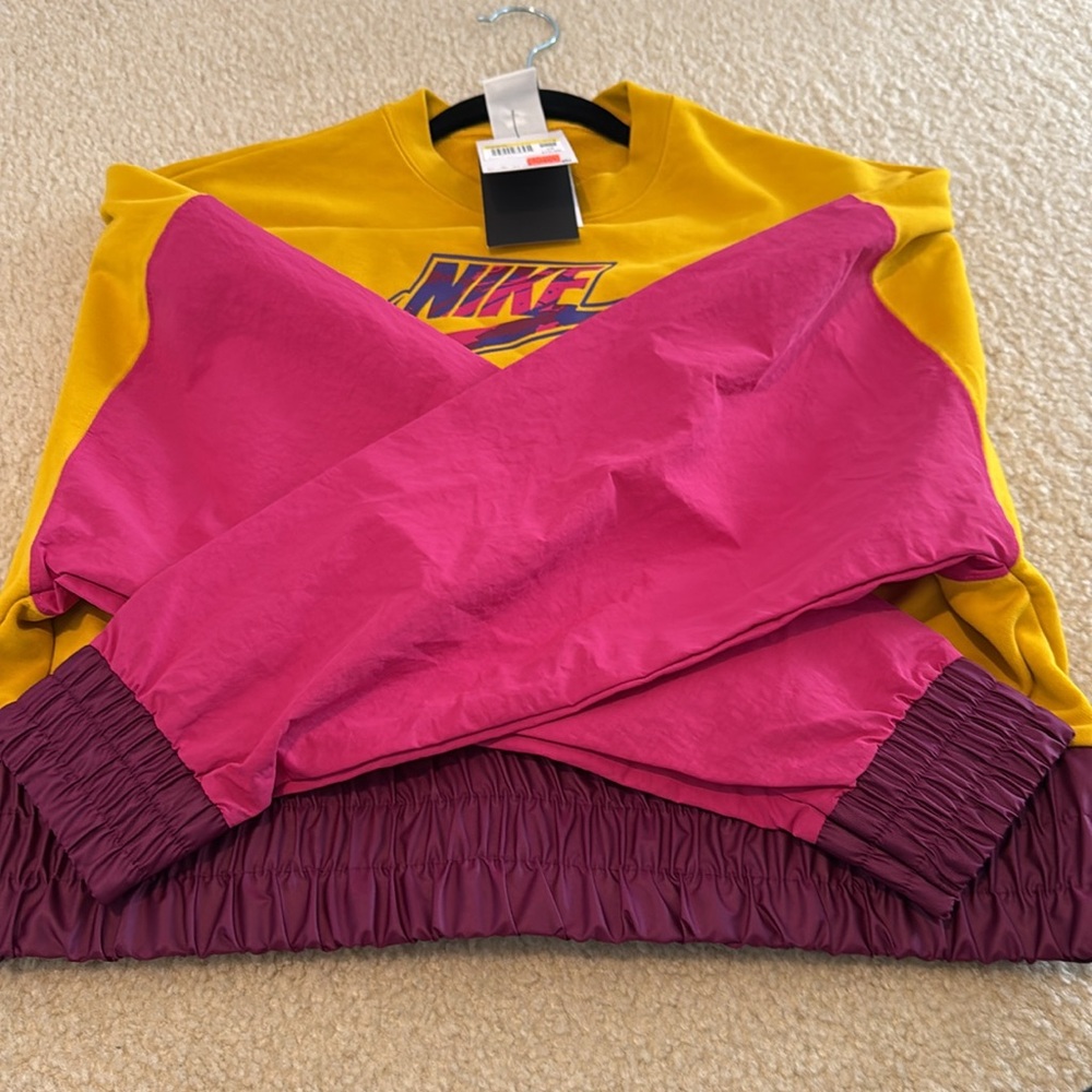 Nike Top - Picture 3 of 7